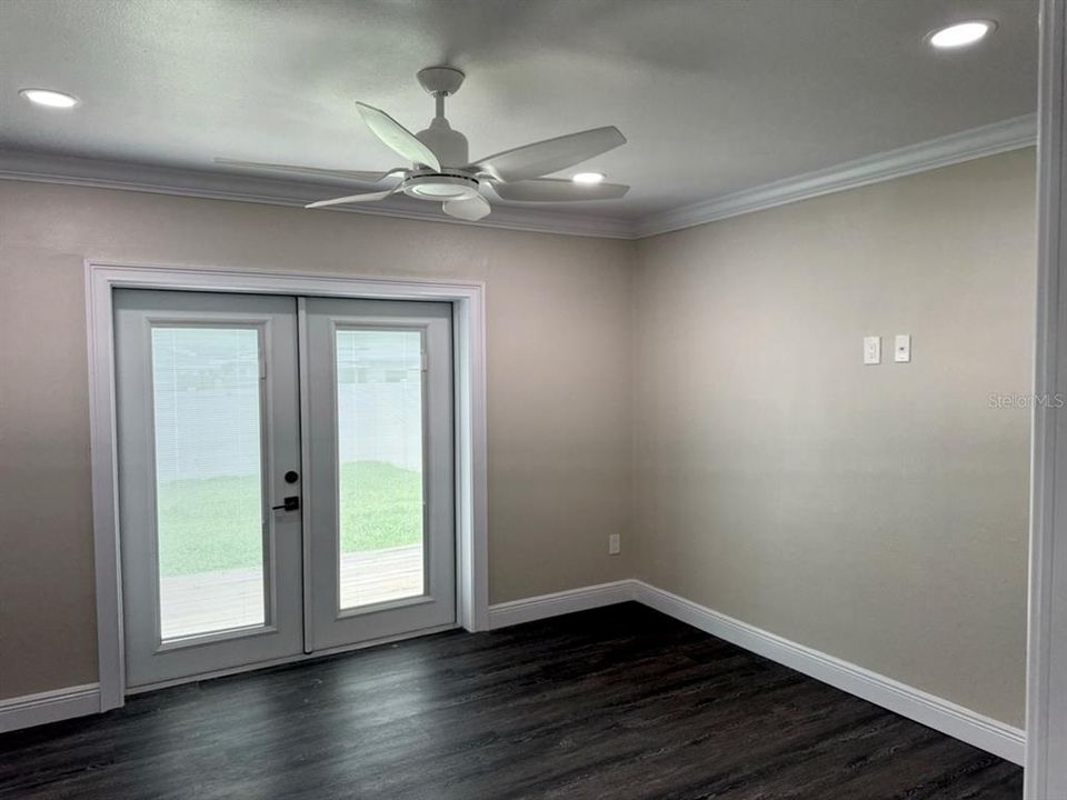 For Sale: $479,900 (2 beds, 2 baths, 1378 Square Feet)