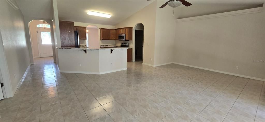 For Rent: $2,150 (3 beds, 3 baths, 2086 Square Feet)