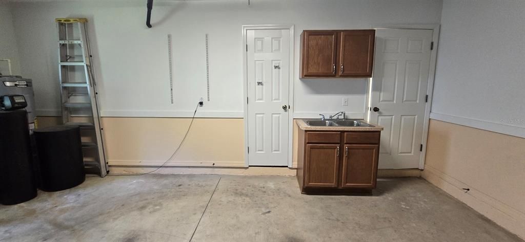 For Rent: $2,150 (3 beds, 3 baths, 2086 Square Feet)