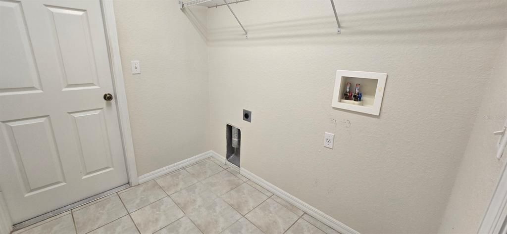 For Rent: $2,150 (3 beds, 3 baths, 2086 Square Feet)