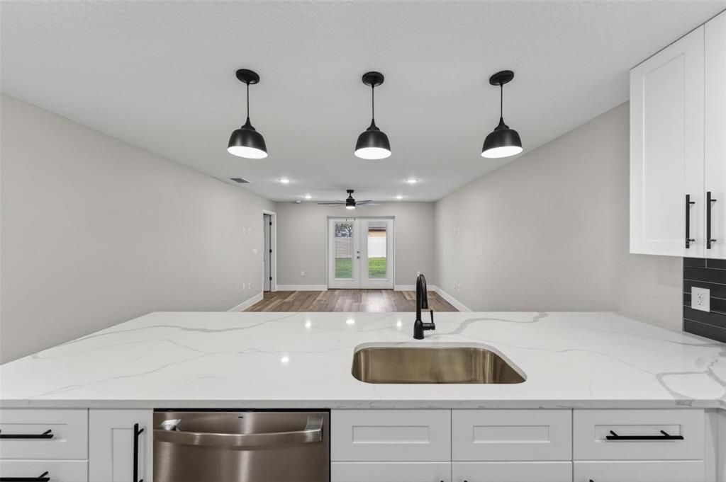 For Rent: $1,950 (3 beds, 2 baths, 1700 Square Feet)
