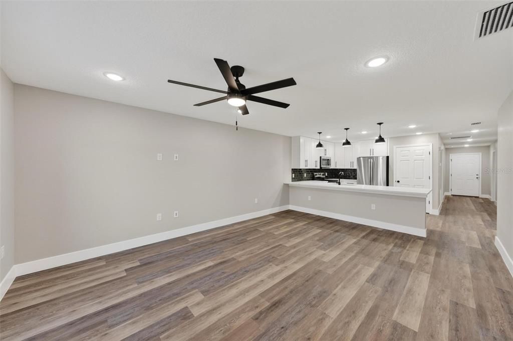 For Rent: $1,950 (3 beds, 2 baths, 1700 Square Feet)