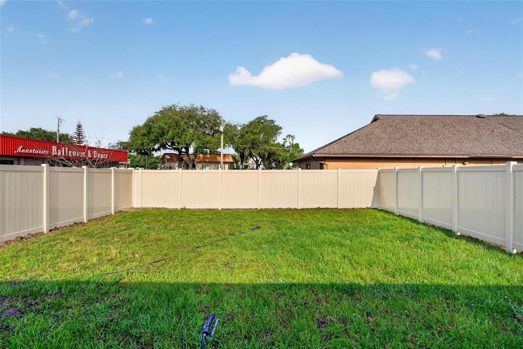 For Rent: $1,950 (3 beds, 2 baths, 1700 Square Feet)
