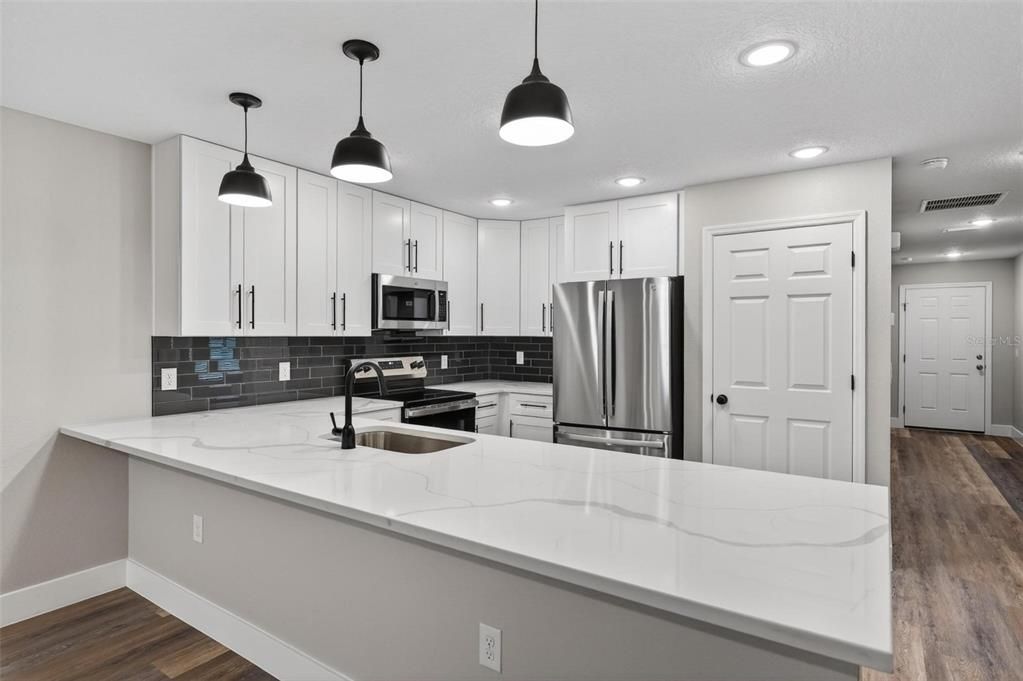 For Rent: $1,950 (3 beds, 2 baths, 1700 Square Feet)
