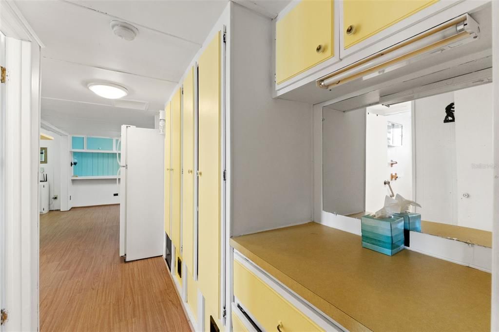 For Sale: $75,000 (2 beds, 1 baths, 280 Square Feet)