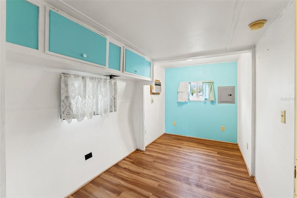 For Sale: $75,000 (2 beds, 1 baths, 280 Square Feet)
