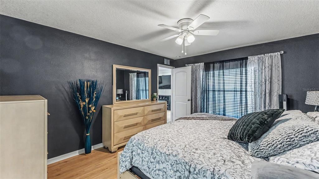For Sale: $265,000 (3 beds, 2 baths, 1380 Square Feet)
