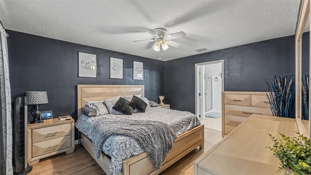 For Sale: $265,000 (3 beds, 2 baths, 1380 Square Feet)