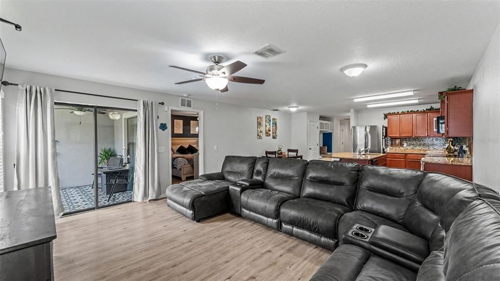 For Sale: $265,000 (3 beds, 2 baths, 1380 Square Feet)