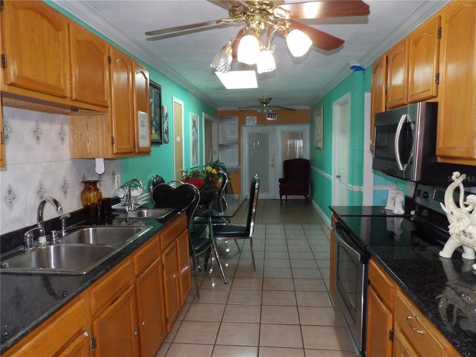 For Sale: $599,000 (7 beds, 7 baths, 2663 Square Feet)