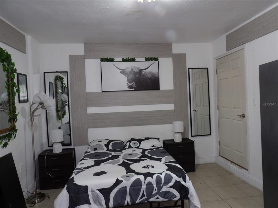 For Sale: $599,000 (7 beds, 7 baths, 2663 Square Feet)
