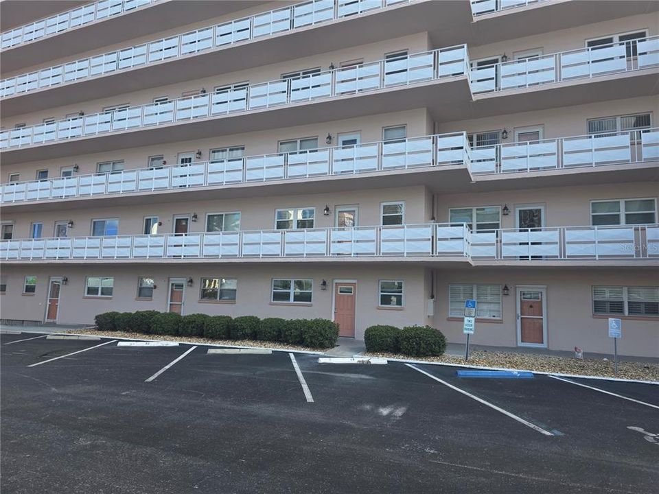 For Sale: $169,900 (1 beds, 1 baths, 1060 Square Feet)