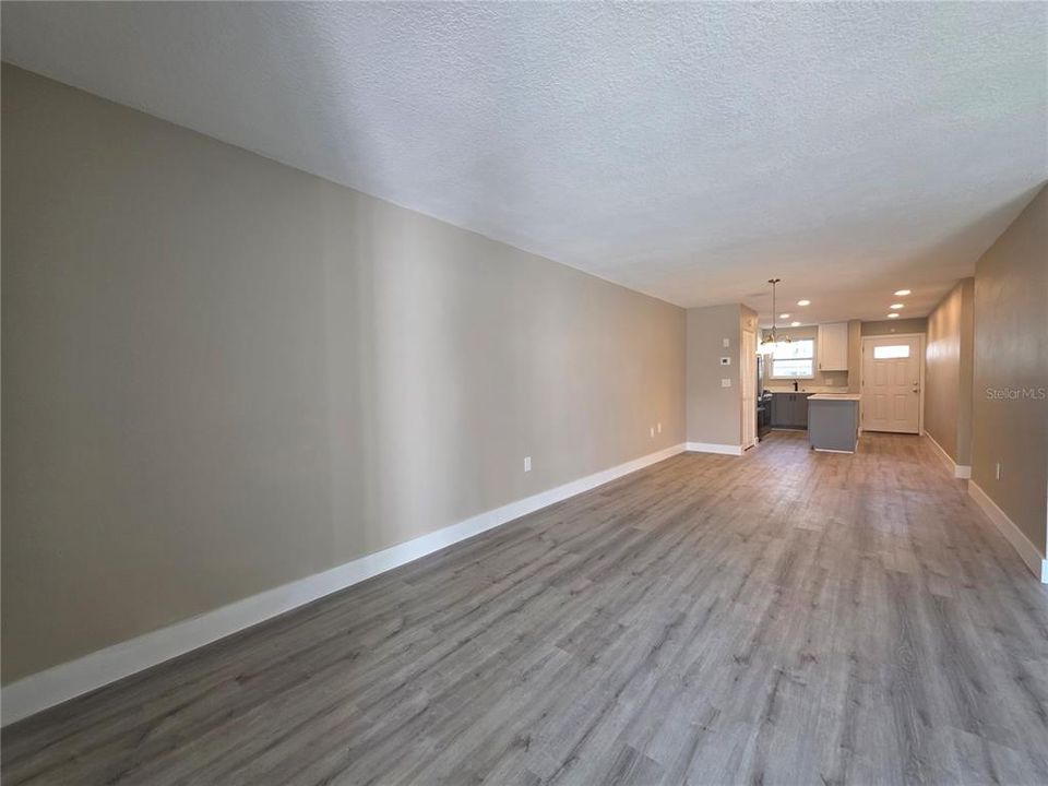 For Sale: $169,900 (1 beds, 1 baths, 1060 Square Feet)