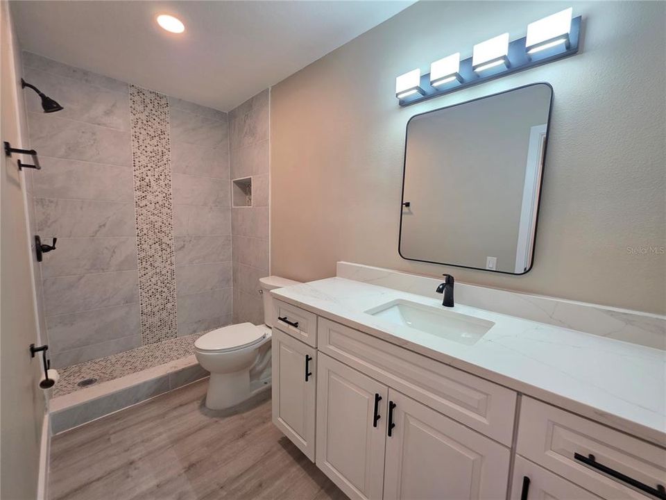 For Sale: $169,900 (1 beds, 1 baths, 1060 Square Feet)
