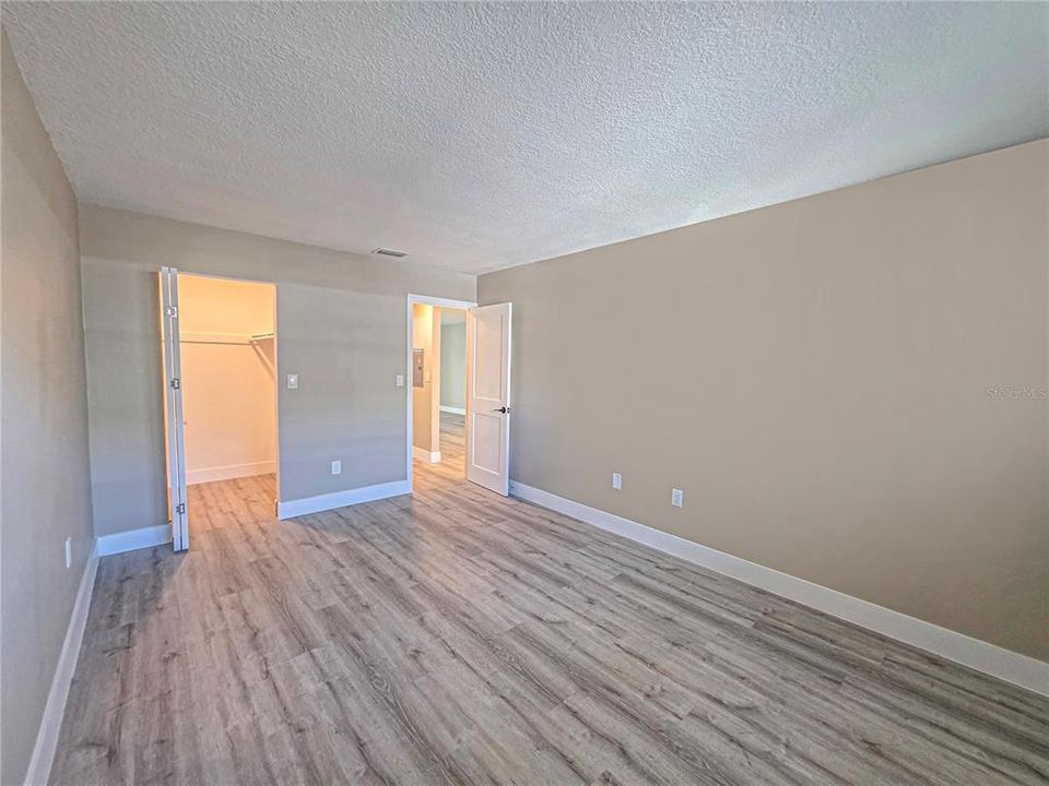 For Sale: $169,900 (1 beds, 1 baths, 1060 Square Feet)