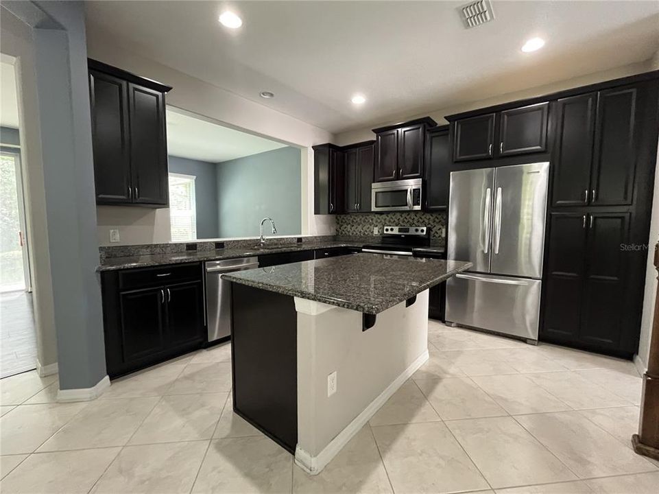 В аренду: $2,499 (3 спален, 2 ванн, 1735 Квадратных фут)