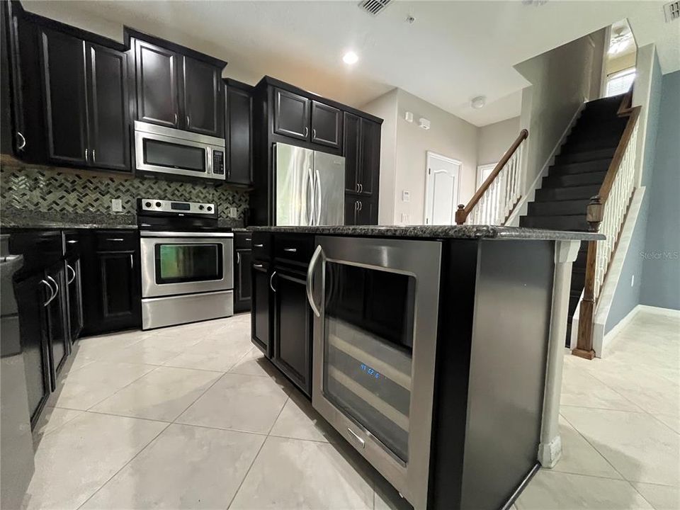 В аренду: $2,499 (3 спален, 2 ванн, 1735 Квадратных фут)