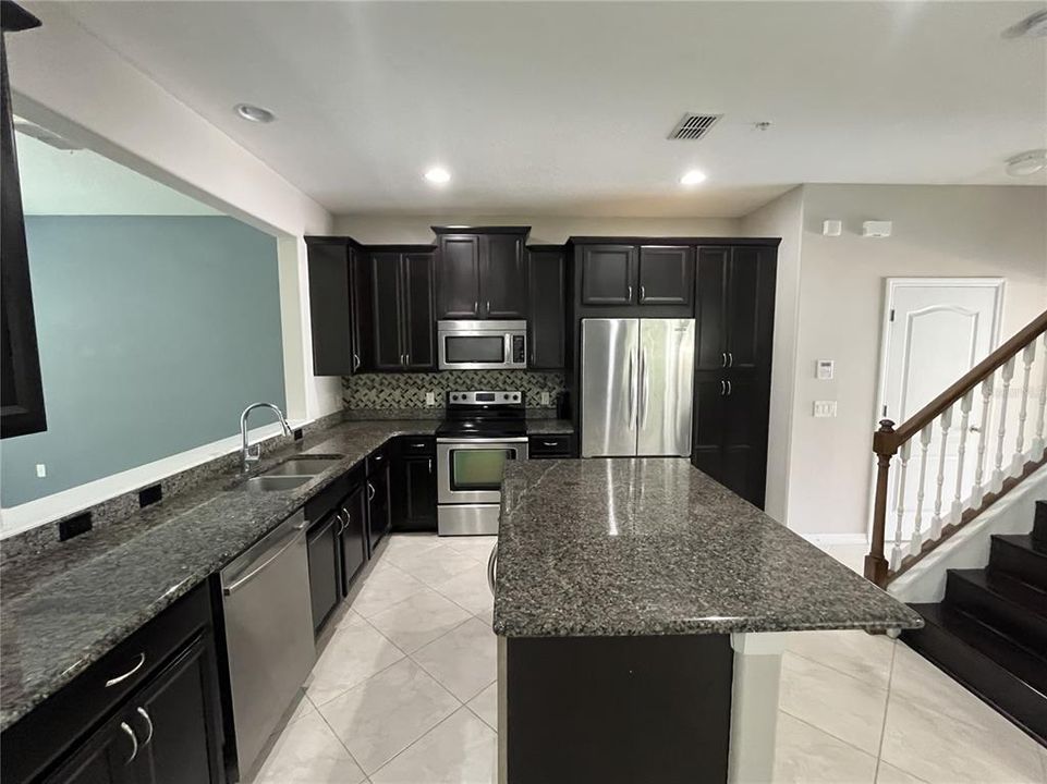 В аренду: $2,499 (3 спален, 2 ванн, 1735 Квадратных фут)