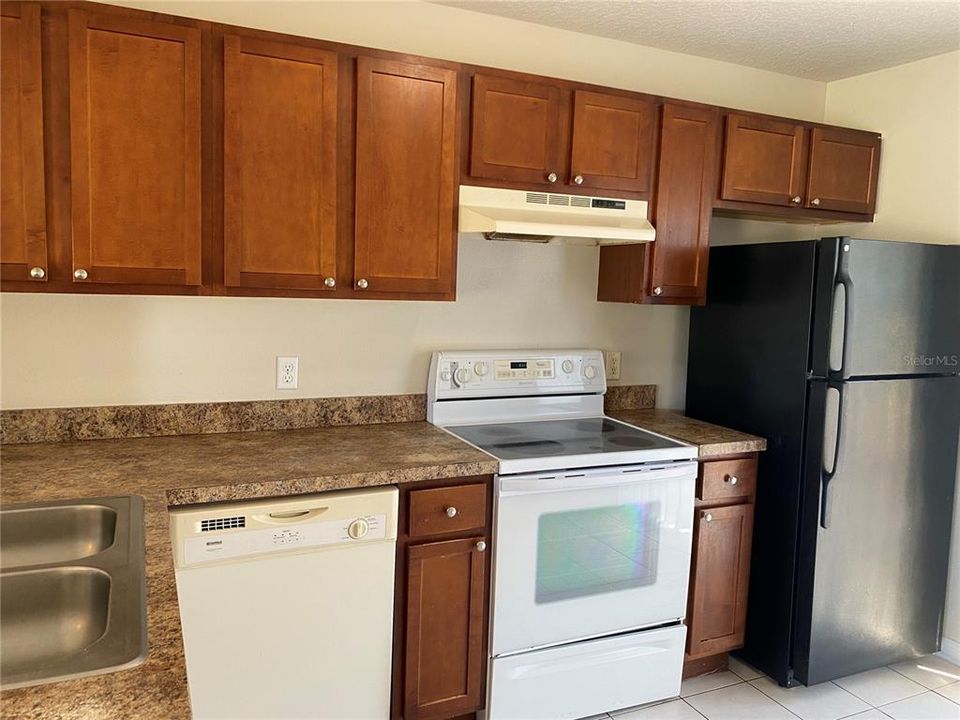 For Rent: $1,600 (3 beds, 1 baths, 1075 Square Feet)
