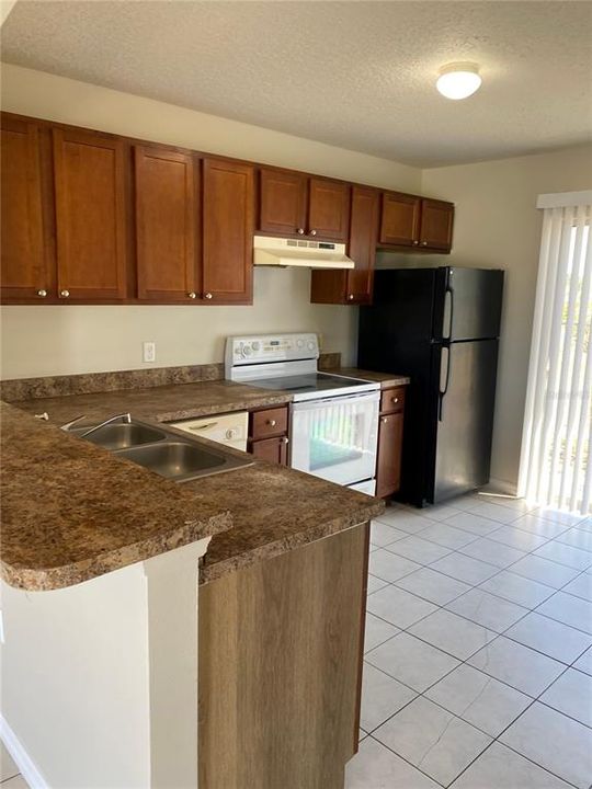 For Rent: $1,600 (3 beds, 1 baths, 1075 Square Feet)