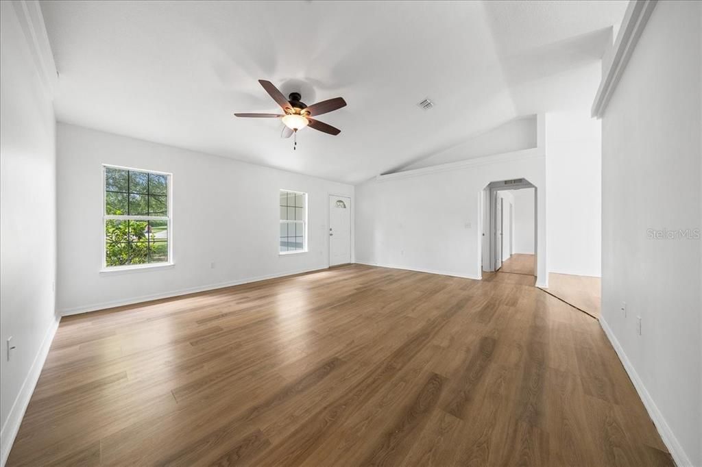 For Sale: $275,000 (3 beds, 2 baths, 1587 Square Feet)