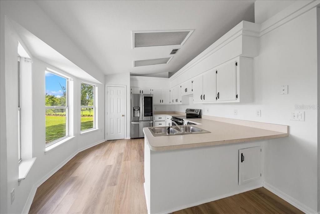For Sale: $275,000 (3 beds, 2 baths, 1587 Square Feet)