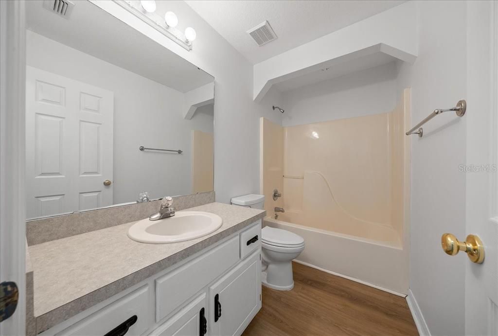 For Sale: $275,000 (3 beds, 2 baths, 1587 Square Feet)