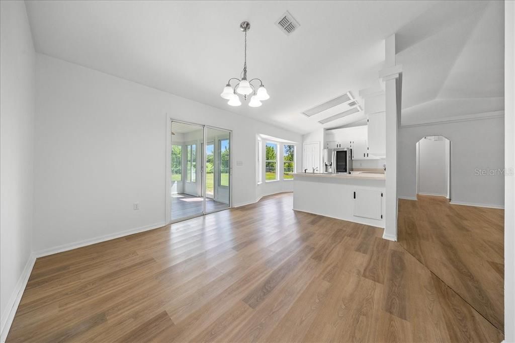 For Sale: $275,000 (3 beds, 2 baths, 1587 Square Feet)