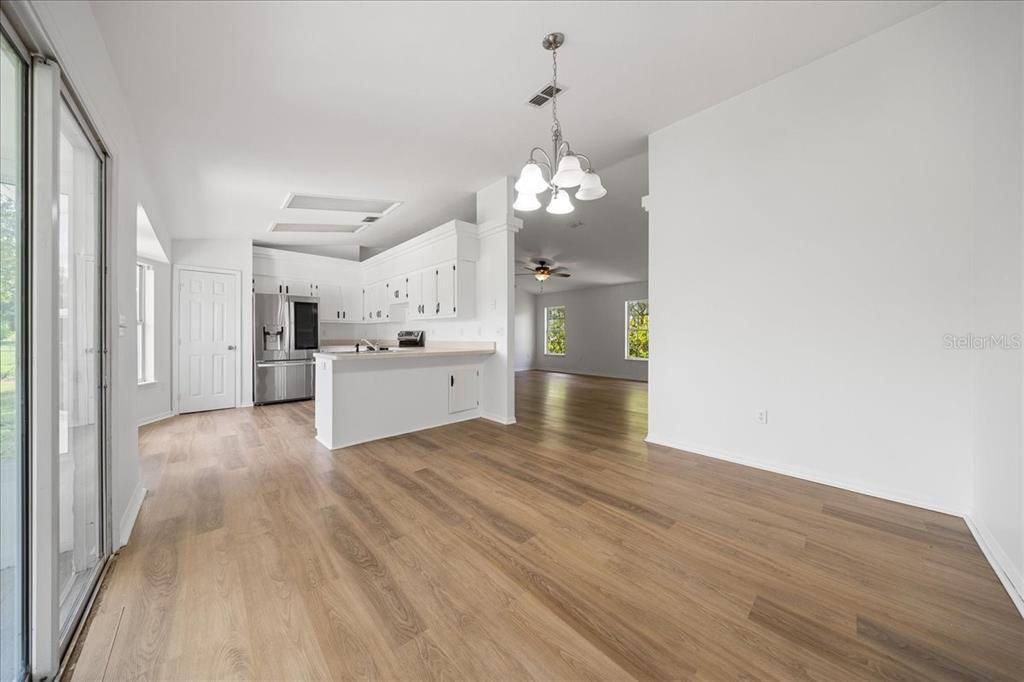 For Sale: $275,000 (3 beds, 2 baths, 1587 Square Feet)