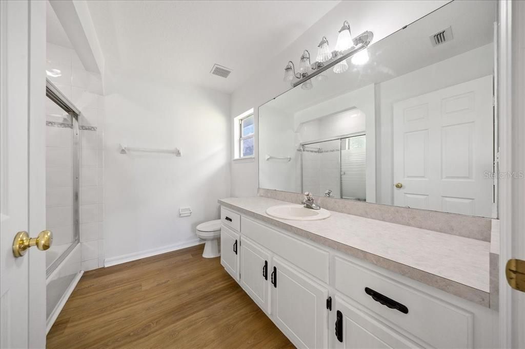 For Sale: $275,000 (3 beds, 2 baths, 1587 Square Feet)