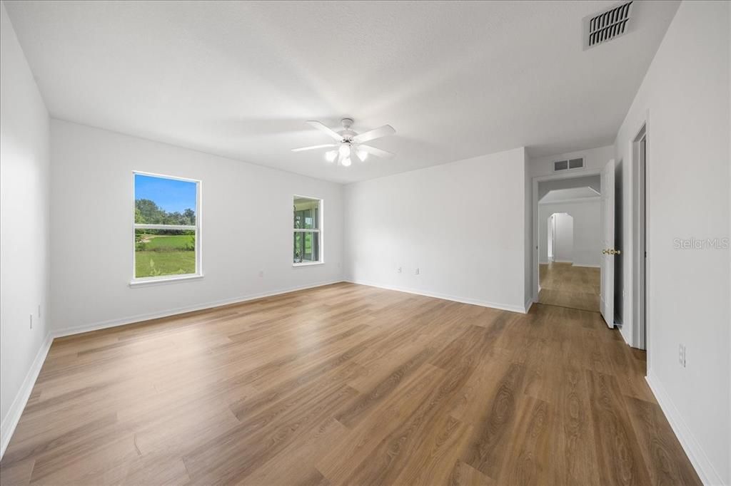 For Sale: $275,000 (3 beds, 2 baths, 1587 Square Feet)