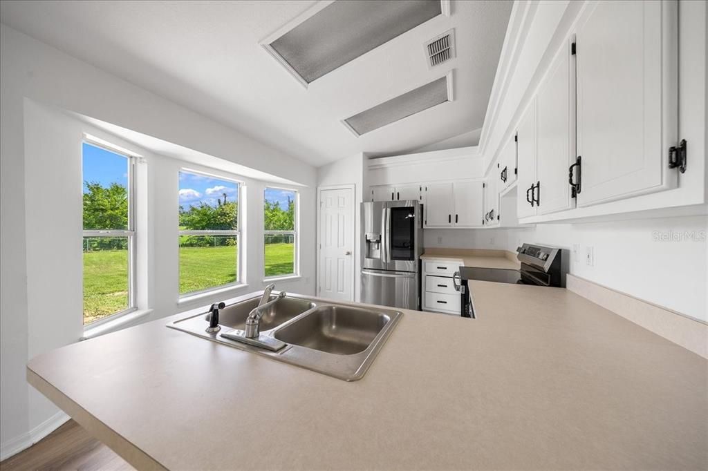 For Sale: $275,000 (3 beds, 2 baths, 1587 Square Feet)