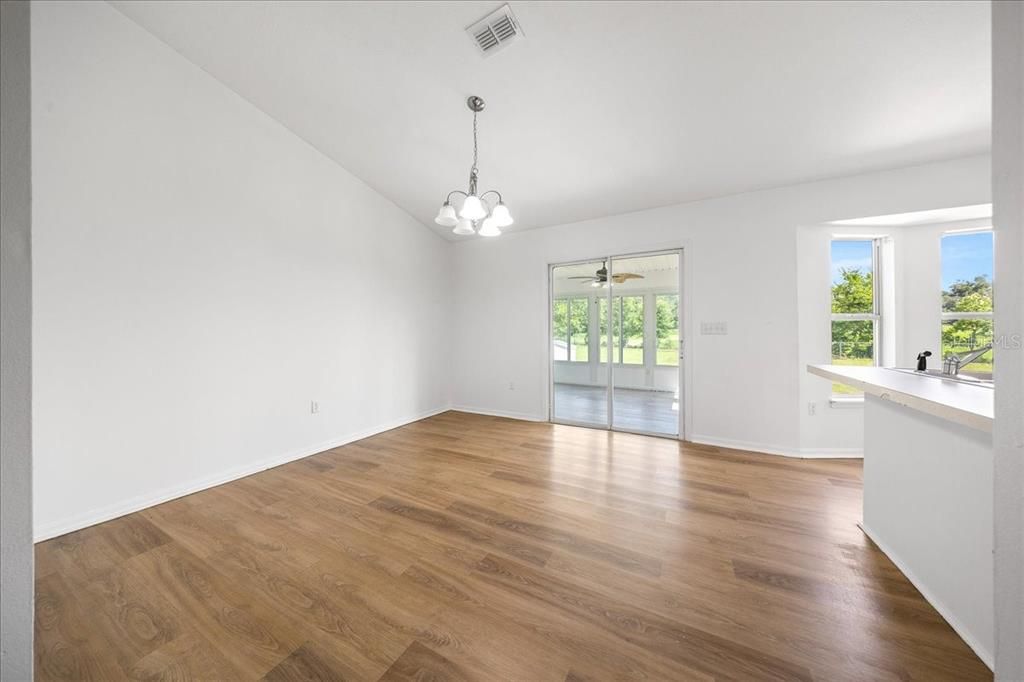 For Sale: $275,000 (3 beds, 2 baths, 1587 Square Feet)