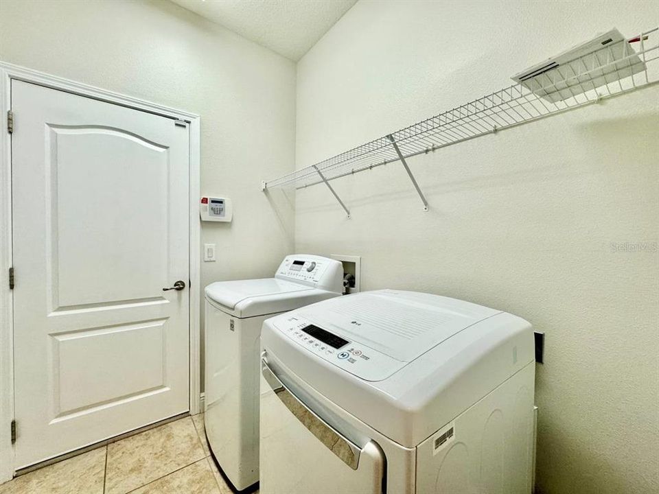 En Renta: $2,600 (4 camas, 3 baños, 2114 Pies cuadrados)