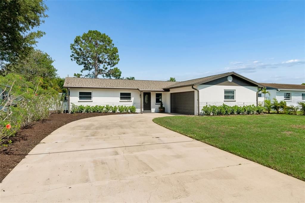 For Sale: $449,900 (4 beds, 2 baths, 1512 Square Feet)