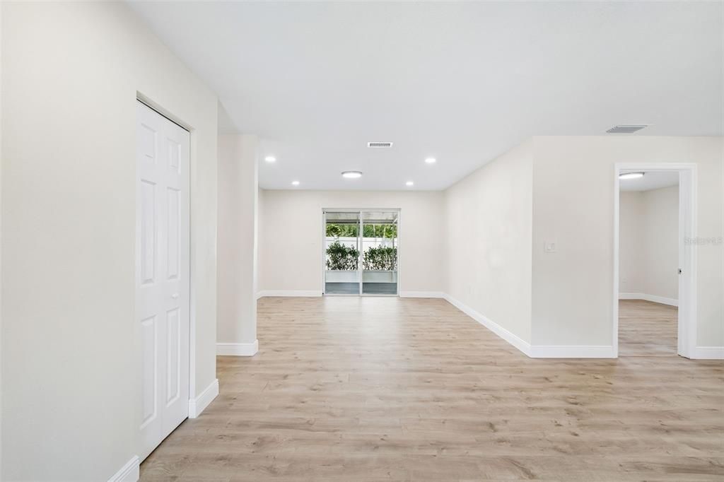 For Sale: $449,900 (4 beds, 2 baths, 1512 Square Feet)