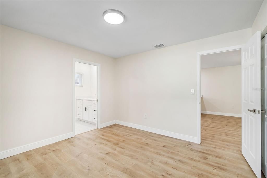 For Sale: $449,900 (4 beds, 2 baths, 1512 Square Feet)