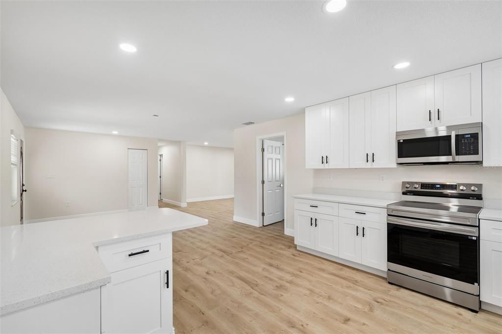 For Sale: $449,900 (4 beds, 2 baths, 1512 Square Feet)