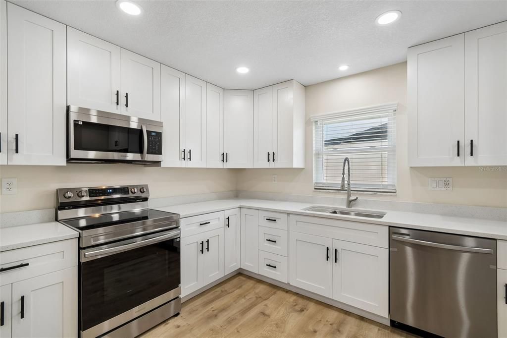 For Sale: $449,900 (4 beds, 2 baths, 1512 Square Feet)