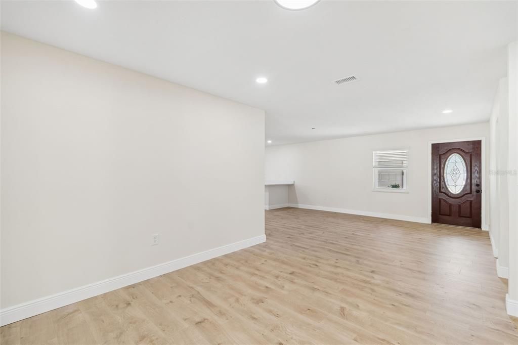 For Sale: $449,900 (4 beds, 2 baths, 1512 Square Feet)