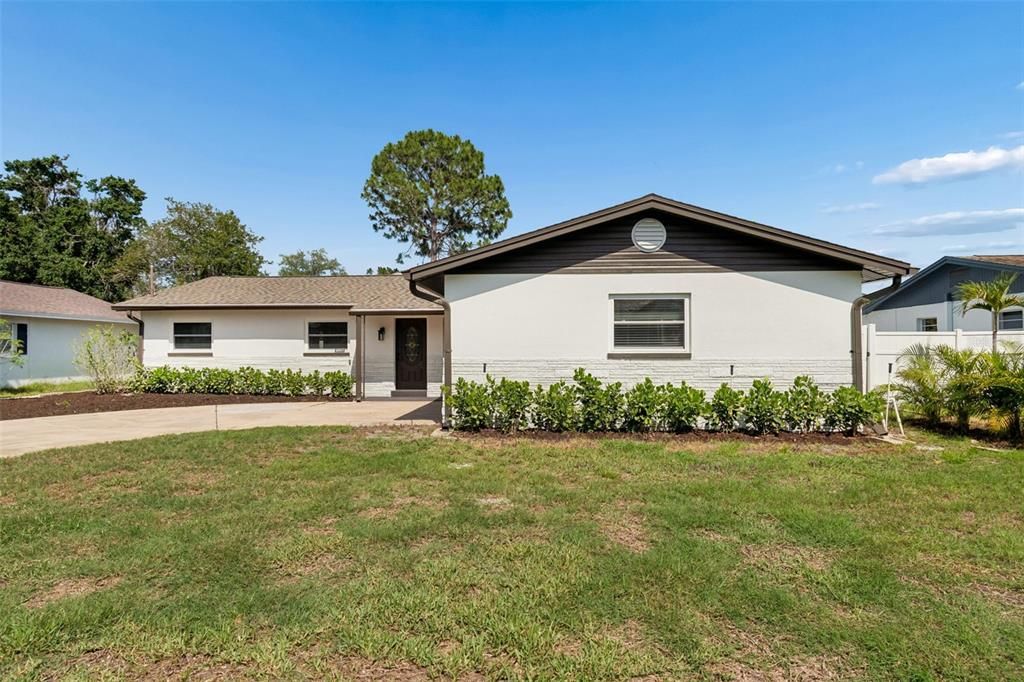 For Sale: $449,900 (4 beds, 2 baths, 1512 Square Feet)