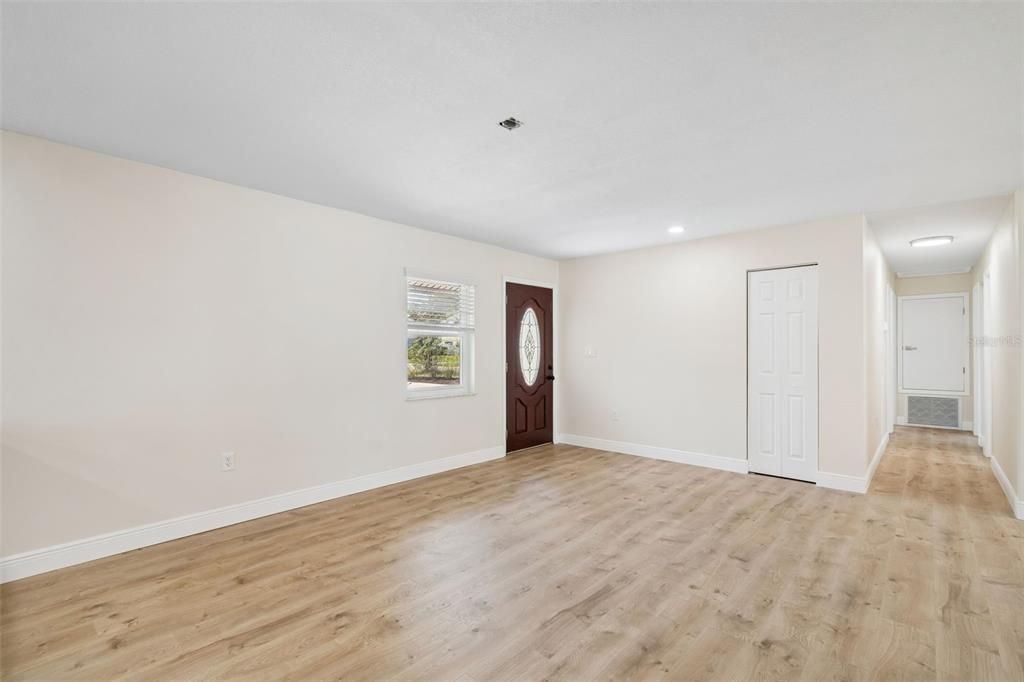 For Sale: $449,900 (4 beds, 2 baths, 1512 Square Feet)
