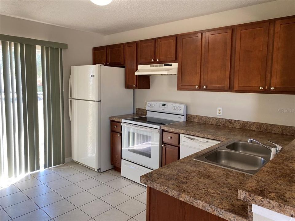 For Rent: $1,600 (3 beds, 1 baths, 1075 Square Feet)