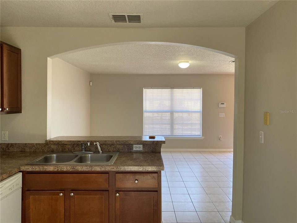 For Rent: $1,600 (3 beds, 1 baths, 1075 Square Feet)