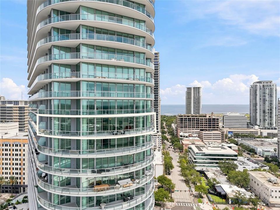 For Sale: $2,695,000 (3 beds, 3 baths, 2380 Square Feet)