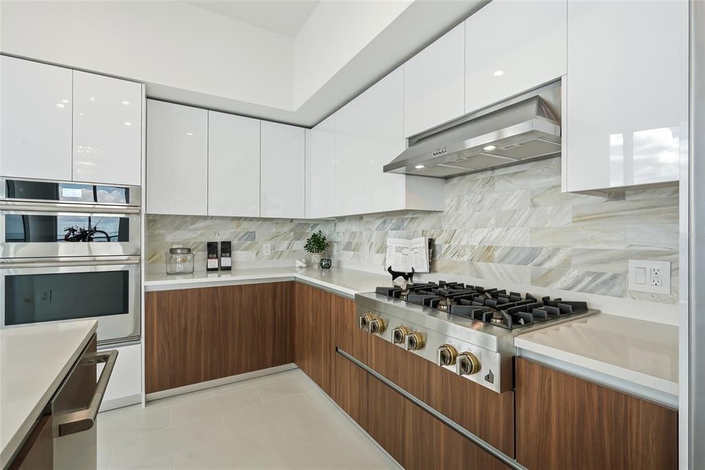For Sale: $2,695,000 (3 beds, 3 baths, 2380 Square Feet)