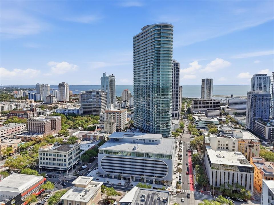 For Sale: $2,695,000 (3 beds, 3 baths, 2380 Square Feet)