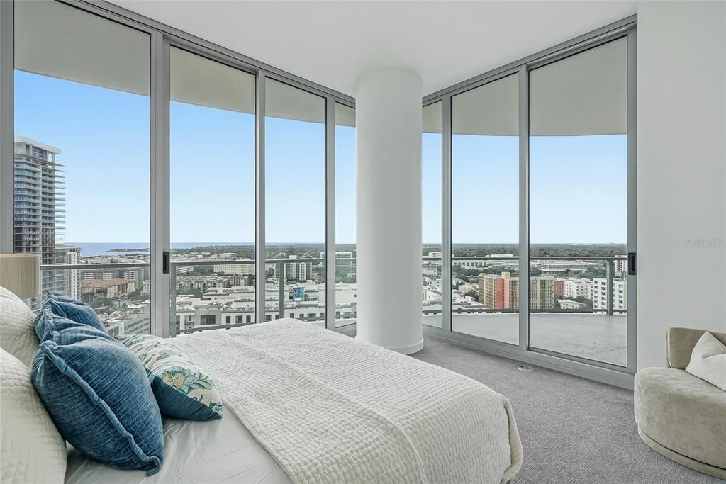 For Sale: $2,695,000 (3 beds, 3 baths, 2380 Square Feet)
