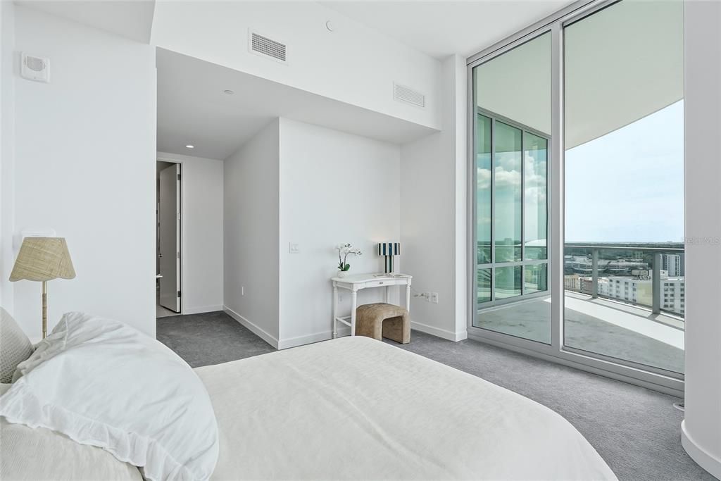 For Sale: $2,695,000 (3 beds, 3 baths, 2380 Square Feet)