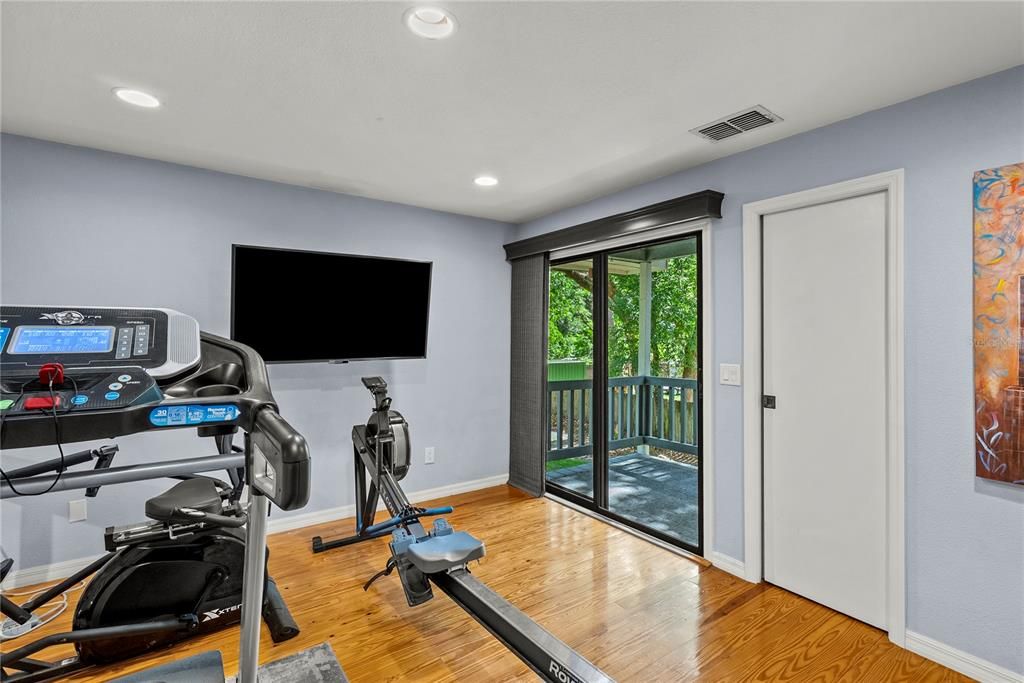 For Sale: $585,000 (3 beds, 2 baths, 1998 Square Feet)